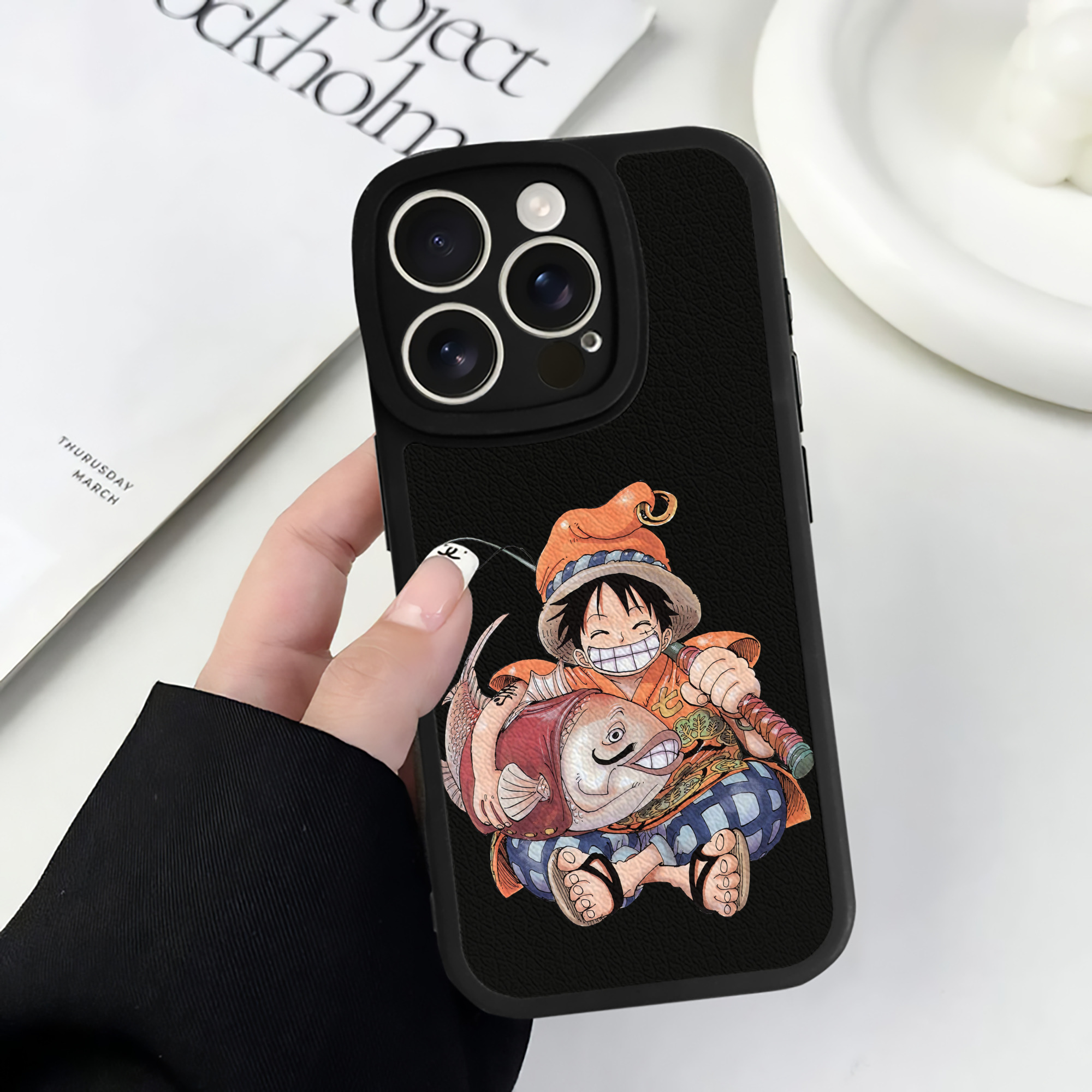 （画像用） ワンピース モンキー・D・ルフィ ONE PIECE Monkey D. Luffy 【iPhone 16シリーズ対応】シリコンスマホケース（レザー調） 材質：シリコン